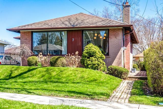7 Stonehenge Cres, House detached with 3 bedrooms, 2 bathrooms and 3 parking in Toronto ON | Image 23