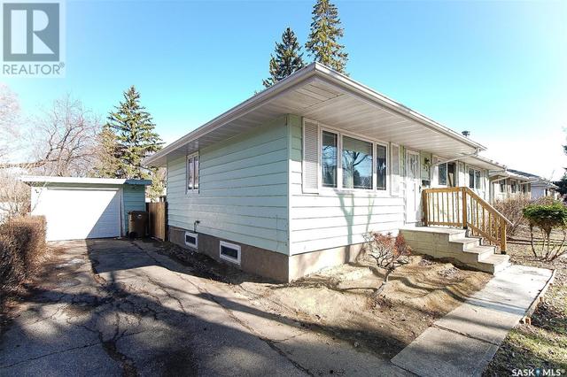33 Mcnabb Crescent, House detached with 3 bedrooms, 1 bathrooms and null parking in Regina SK | Image 2