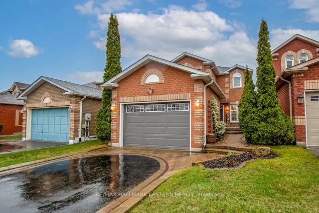 9 John Walter Cres, House attached with 3 bedrooms, 4 bathrooms and 5 parking in Clarington ON | Image 1