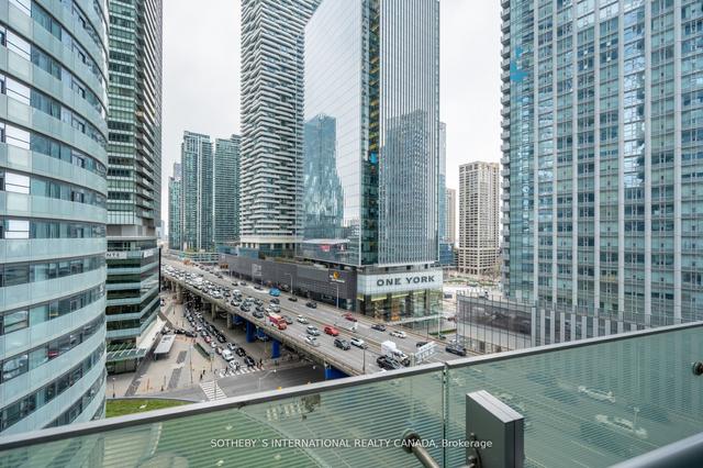 911 - 12 York St, Condo with 1 bedrooms, 1 bathrooms and 0 parking in Toronto ON | Image 17