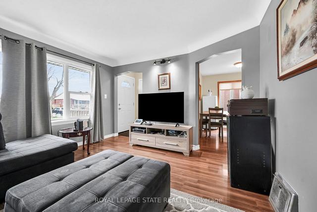 352 East 28th St, House detached with 2 bedrooms, 2 bathrooms and 5 parking in Hamilton ON | Image 3
