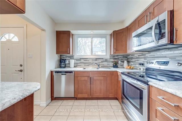 629 Francis Rd, Townhouse with 3 bedrooms, 2 bathrooms and 1 parking in Burlington ON | Image 40