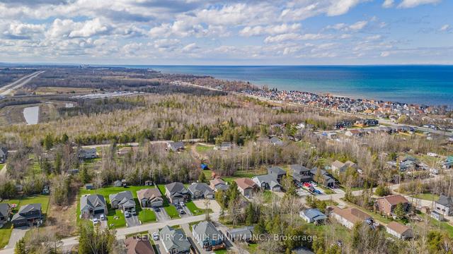 74 Robert St S, House detached with 2 bedrooms, 2 bathrooms and 10 parking in Wasaga Beach ON | Image 32