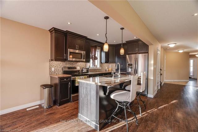 6861 Vallas Circ, House detached with 4 bedrooms, 3 bathrooms and 3 parking in London ON | Image 9