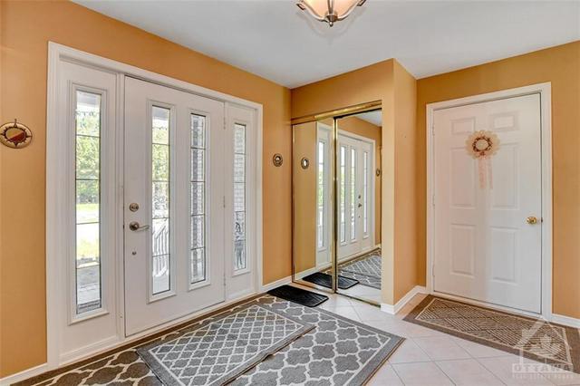 113 Huntley Manor Drive, House detached with 4 bedrooms, 3 bathrooms and 6 parking in Ottawa ON | Image 2
