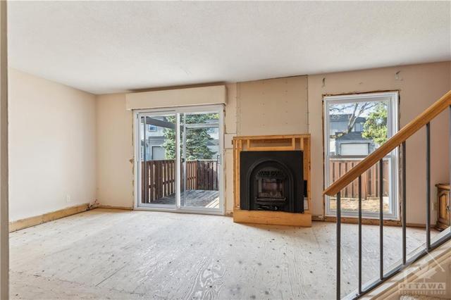 71 Compata Way, Townhouse with 4 bedrooms, 2 bathrooms and 2 parking in Ottawa ON | Image 5