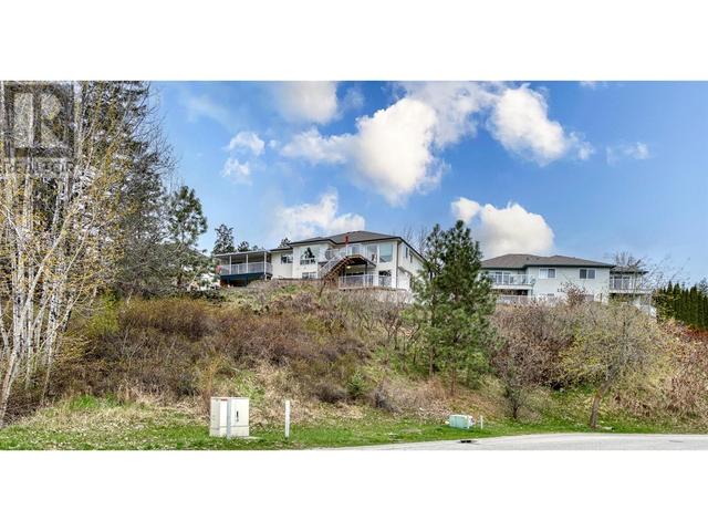 3648 Yorkton Road, House semidetached with 4 bedrooms, 3 bathrooms and 2 parking in West Kelowna BC | Image 2