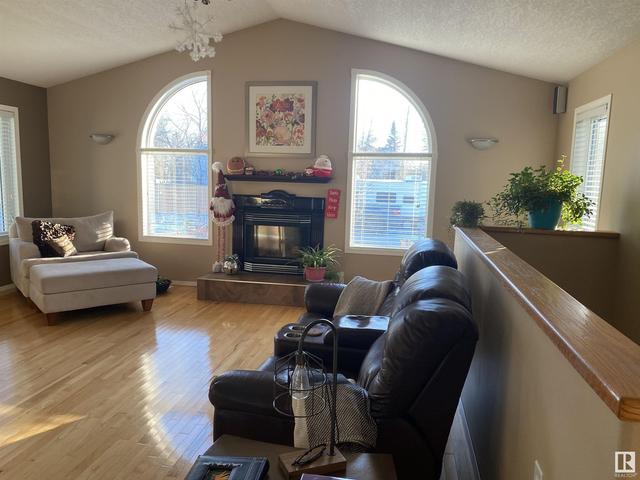 5112 52 St, House detached with 3 bedrooms, 3 bathrooms and null parking in Consort AB | Image 27