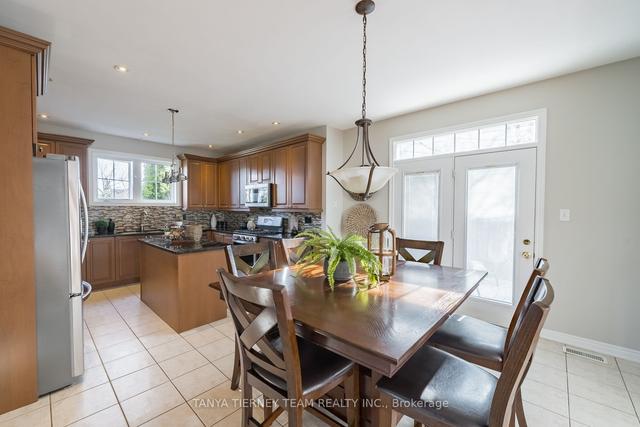 106 Montgomery Ave, House detached with 4 bedrooms, 5 bathrooms and 5 parking in Whitby ON | Image 3