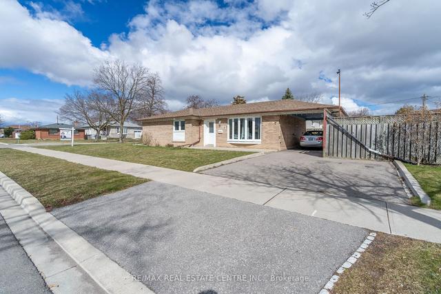 19 Netherly Dr, House detached with 3 bedrooms, 2 bathrooms and 3 parking in Toronto ON | Image 28