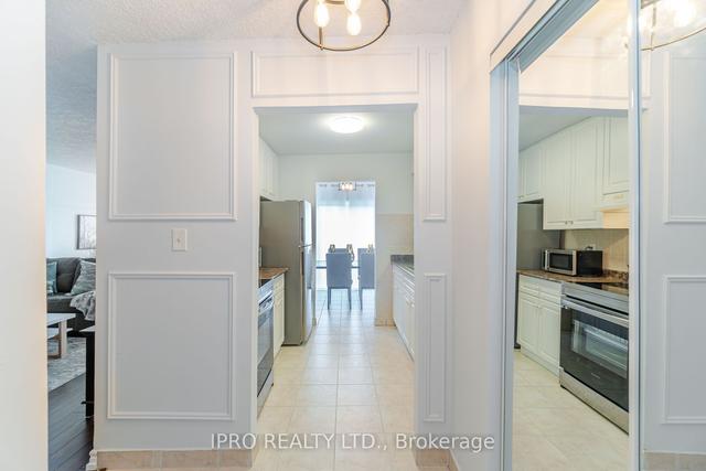 a - 766 Walter St, Townhouse with 3 bedrooms, 2 bathrooms and 1 parking in Cambridge ON | Image 2