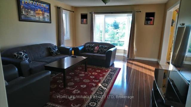 220 Pressed Brick Dr, House attached with 3 bedrooms, 2 bathrooms and 2 parking in Brampton ON | Image 7