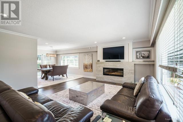 3956 Sefton Street, House detached with 4 bedrooms, 3 bathrooms and 4 parking in Port Coquitlam BC | Image 4