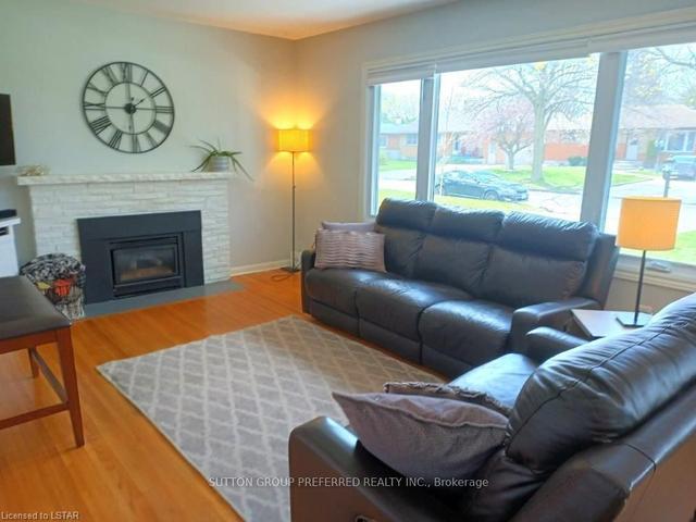 1180 Farnsborough Cres, House detached with 3 bedrooms, 2 bathrooms and 3 parking in London ON | Image 36