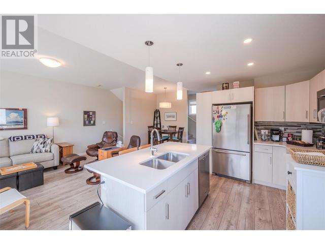 120 - 388 Eckhardt Avenue E, House attached with 3 bedrooms, 1 bathrooms and 4 parking in Penticton BC | Image 4