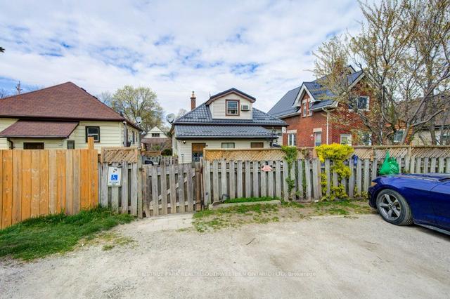 1121 Trafalgar St, House other with 4 bedrooms, 3 bathrooms and 3 parking in London ON | Image 25