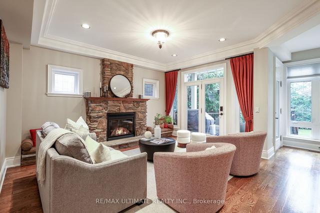 129 Donlea Dr, House detached with 4 bedrooms, 6 bathrooms and 3 parking in Toronto ON | Image 2