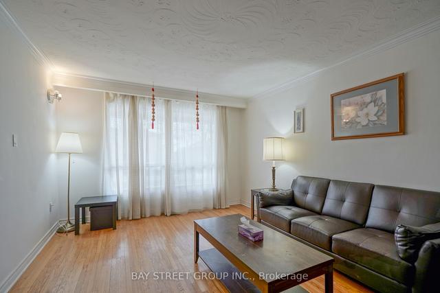 8 Iangrove Terr, House attached with 4 bedrooms, 2 bathrooms and 4 parking in Toronto ON | Image 22