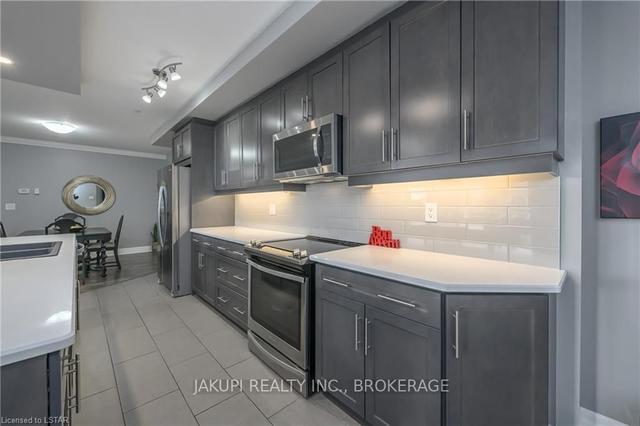 209 - 260 Villagewalk Blvd, Condo with 2 bedrooms, 2 bathrooms and 2 parking in London ON | Image 2