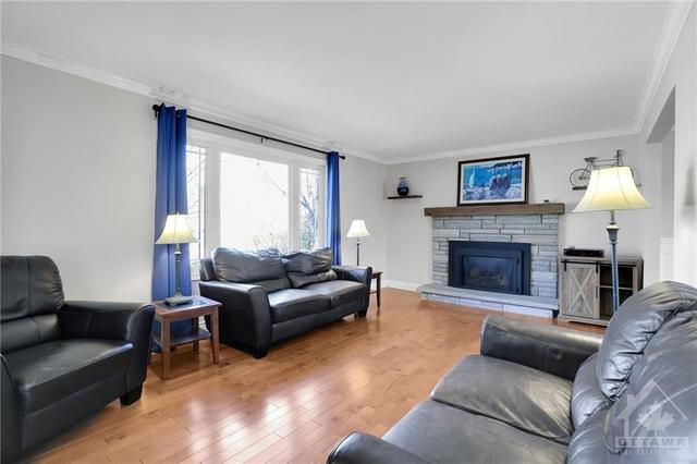 1782 Ernest Avenue, House detached with 4 bedrooms, 3 bathrooms and 6 parking in Ottawa ON | Image 5