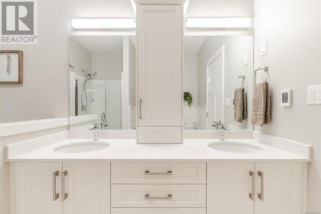 Plenty of storage in the primary ensuite with double sinks | Image 13