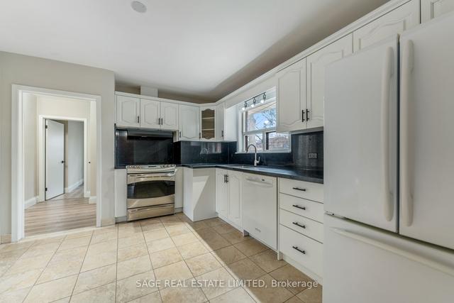 41 Walwyn Ave, House detached with 3 bedrooms, 2 bathrooms and 5 parking in Toronto ON | Image 4