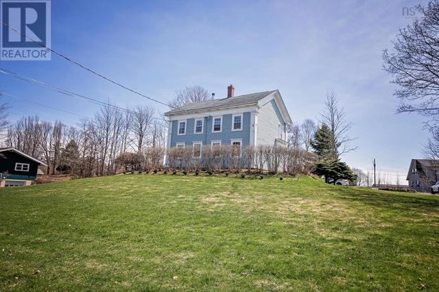 233 Victoria Street E, House detached with 4 bedrooms, 1 bathrooms and null parking in Amherst NS | Image 1