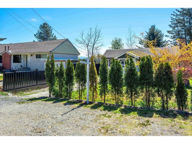 32924 11 Avenue, House detached with 2 bedrooms, 1 bathrooms and 6 parking in Mission BC | Image 2