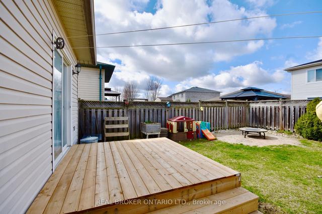 27 Stonemount Cres N, House detached with 2 bedrooms, 3 bathrooms and 6 parking in Essa ON | Image 13