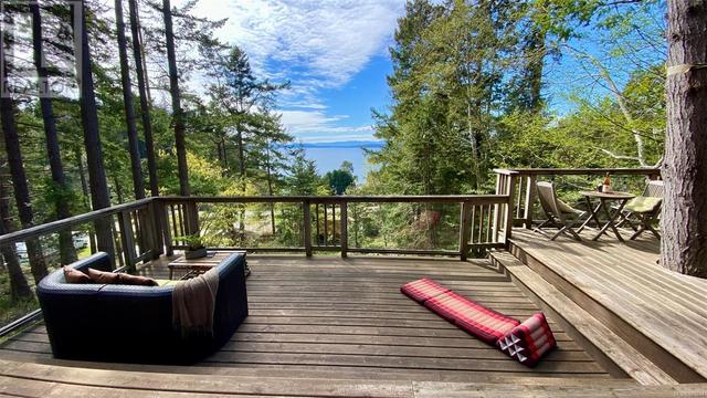 3733 Privateers Rd, House detached with 2 bedrooms, 1 bathrooms and 3 parking in Southern Gulf Islands BC | Image 2
