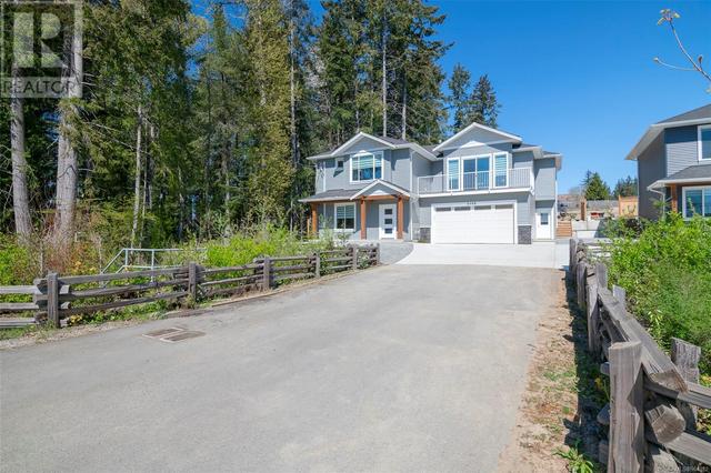 2466 Rosstown Rd, House detached with 6 bedrooms, 4 bathrooms and 2 parking in Nanaimo BC | Image 2
