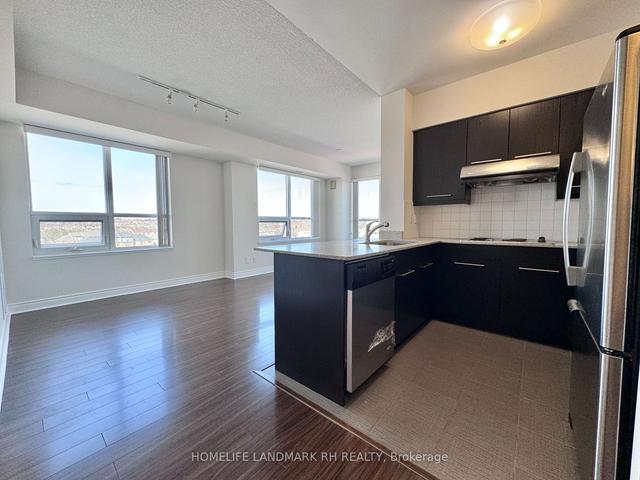 992 - 11211 Yonge St, Condo with 2 bedrooms, 2 bathrooms and 1 parking in Richmond Hill ON | Image 2