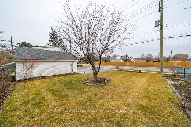 42 Beech St, House detached with 3 bedrooms, 1 bathrooms and 4 parking in Brampton ON | Image 30