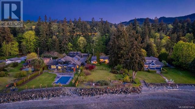 8028 Lantzville Rd, House detached with 4 bedrooms, 3 bathrooms and 4 parking in Lantzville BC | Image 4