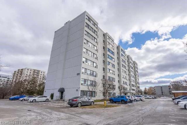 901 - 135 Baseline Road W, House attached with 2 bedrooms, 1 bathrooms and 1 parking in London ON | Image 2