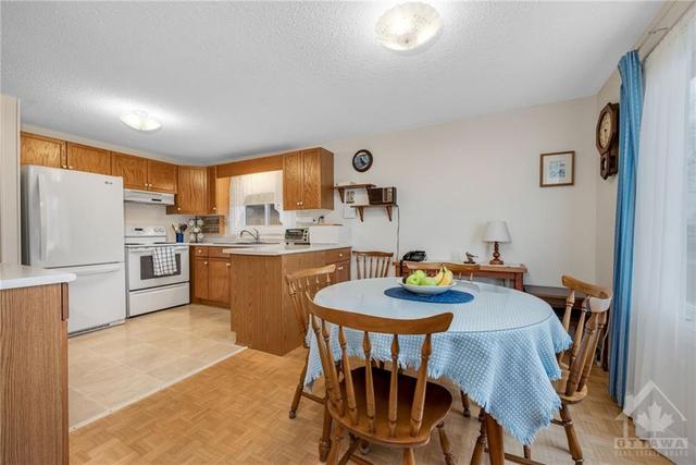 2355 Blackstone Crescent, House detached with 3 bedrooms, 2 bathrooms and 3 parking in Ottawa ON | Image 11