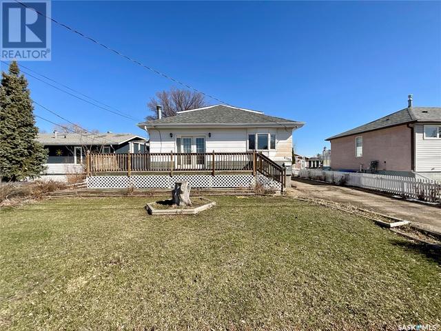 6304 8th Avenue, House detached with 4 bedrooms, 3 bathrooms and null parking in Regina SK | Image 1