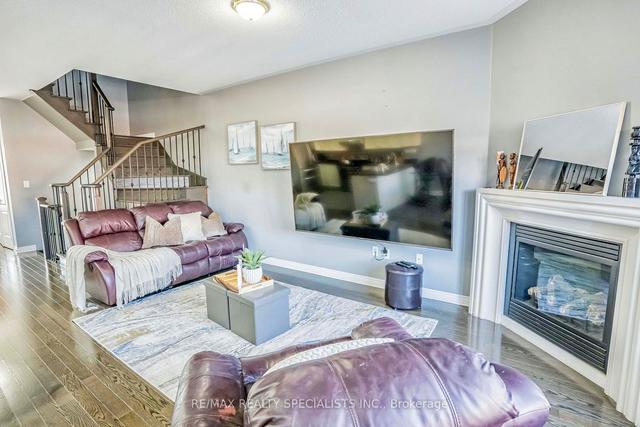 67 Lorenzo Circ, House attached with 3 bedrooms, 4 bathrooms and 2 parking in Brampton ON | Image 7