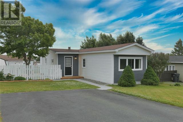 32 Pinegrove Drive, House detached with 2 bedrooms, 1 bathrooms and null parking in Paradise NL | Image 23