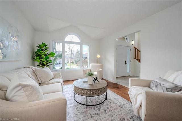 7 Elderberry Court, House detached with 4 bedrooms, 3 bathrooms and 6 parking in Guelph ON | Image 2