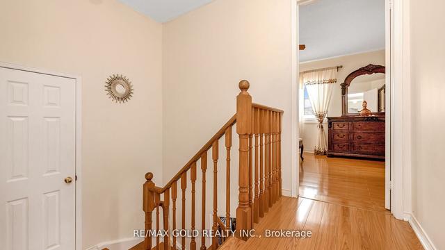19 Ridgefield Crt, House detached with 4 bedrooms, 4 bathrooms and 5 parking in Brampton ON | Image 9