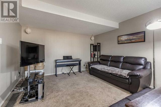 17, - 1915 18 Avenue N, House attached with 3 bedrooms, 1 bathrooms and 2 parking in Lethbridge AB | Image 18