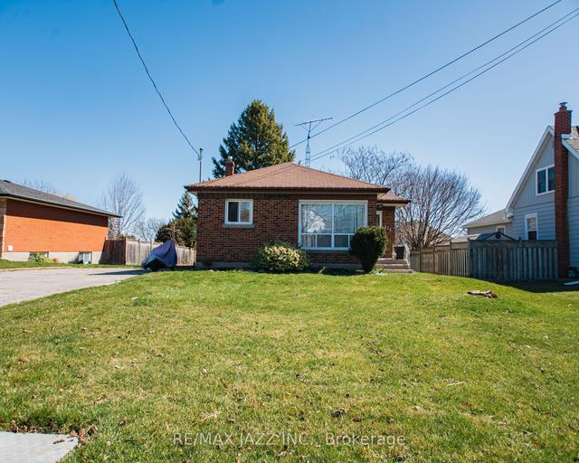 313 Kendalwood Rd, House detached with 2 bedrooms, 1 bathrooms and 4 parking in Whitby ON | Image 12