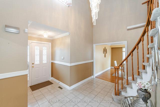 34 Jaffa Dr, House detached with 4 bedrooms, 3 bathrooms and 6 parking in Brampton ON | Image 36