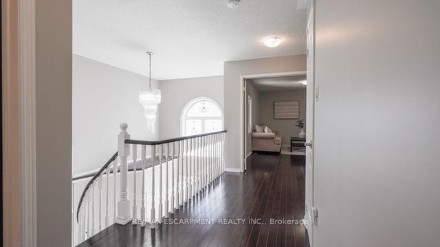3432 Nutcracker Dr, House detached with 4 bedrooms, 3 bathrooms and 6 parking in Mississauga ON | Image 2