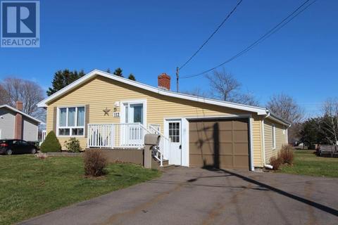 112 Macdonald Crescent, House detached with 4 bedrooms, 1 bathrooms and null parking in Summerside PE | Card Image