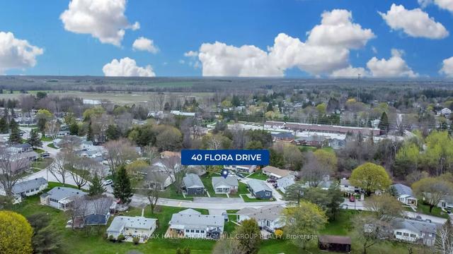 40 Flora Drive Dr, House detached with 2 bedrooms, 2 bathrooms and 2 parking in Innisfil ON | Image 10