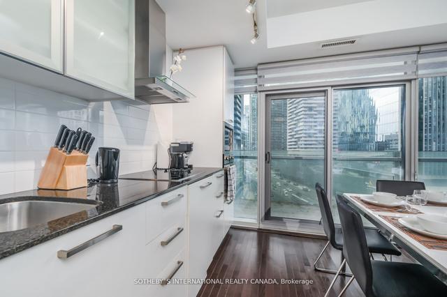 911 - 12 York St, Condo with 1 bedrooms, 1 bathrooms and 0 parking in Toronto ON | Image 21