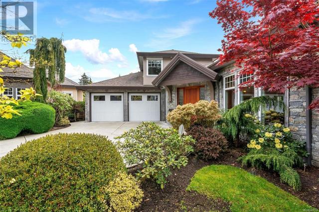 1705 De Sousa Pl, House detached with 4 bedrooms, 4 bathrooms and 2 parking in Saanich BC | Image 48