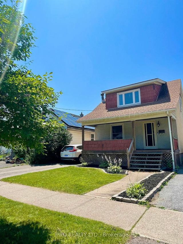 233 Geneva St, House detached with 2 bedrooms, 2 bathrooms and 4 parking in St. Catharines ON | Image 1